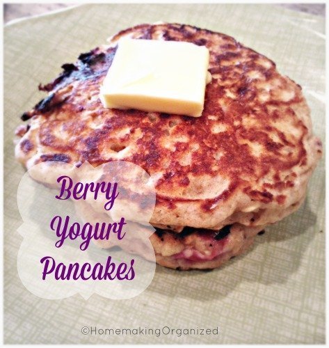 berry-yogurt-pancakes