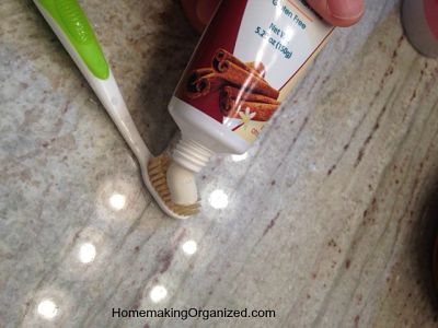 himalaya-on-toothbrush